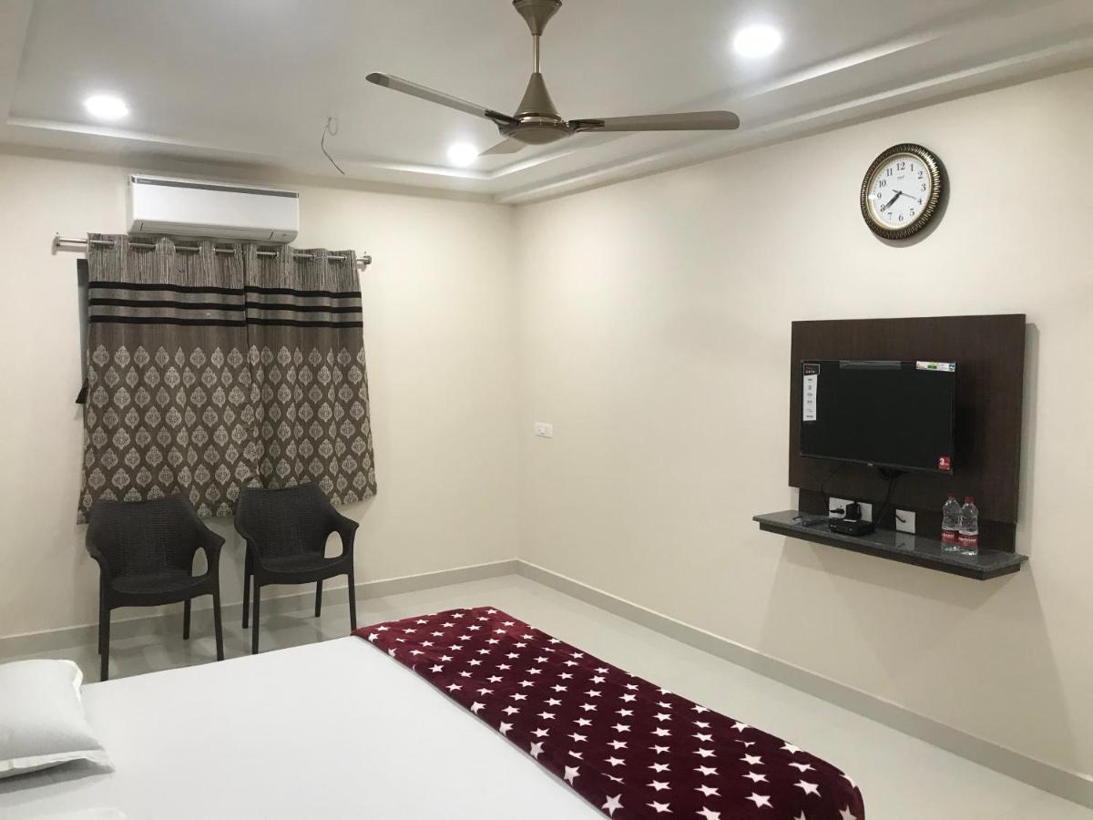 Отель Sri Krishna Residency Eluru Экстерьер фото