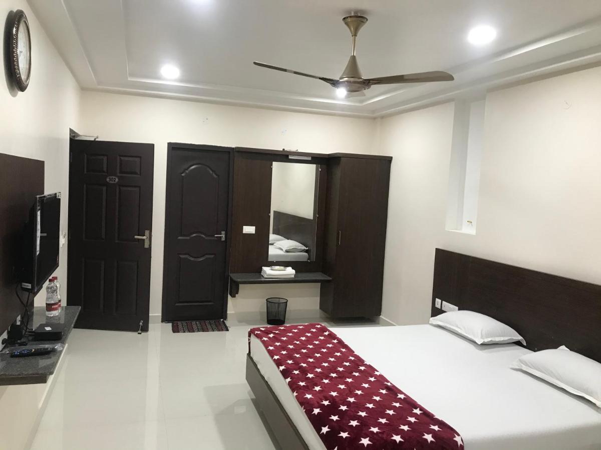 Отель Sri Krishna Residency Eluru Экстерьер фото
