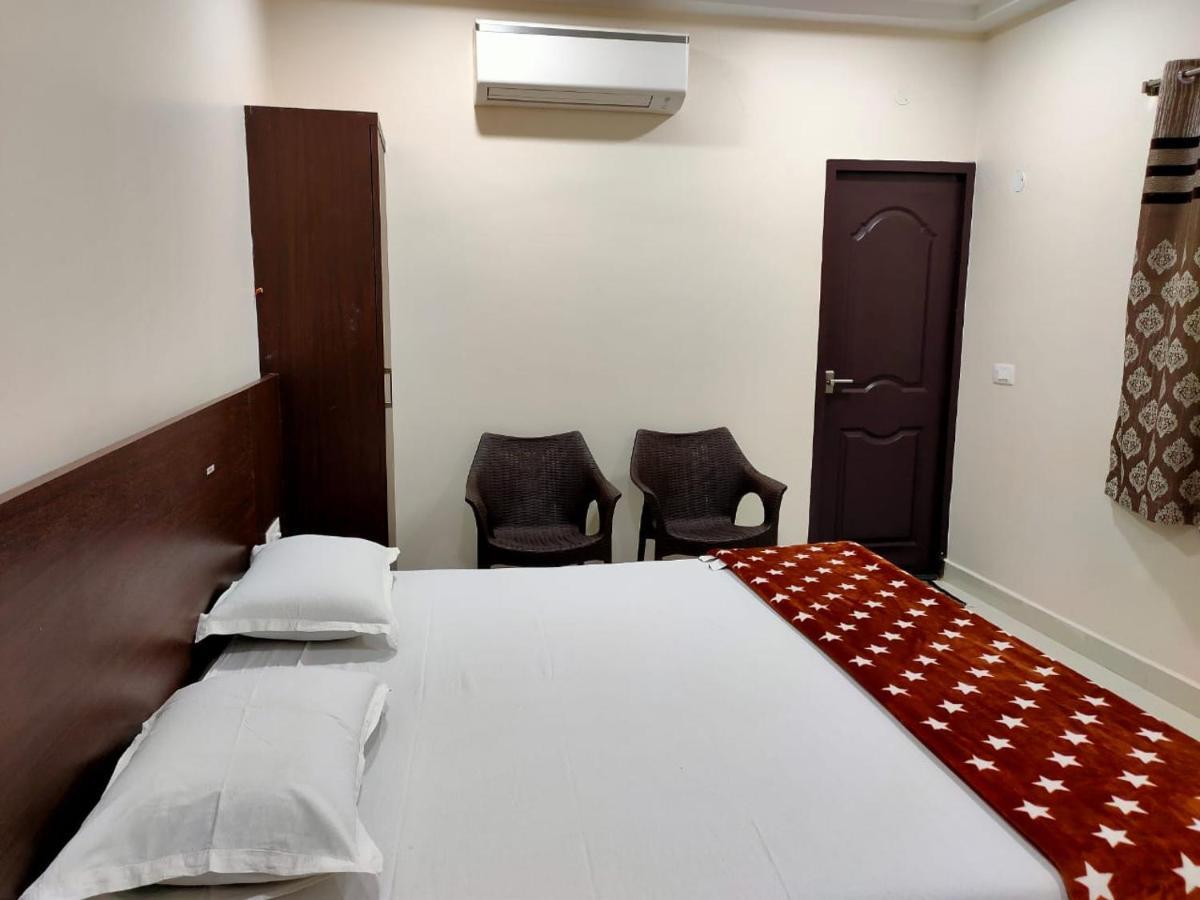 Отель Sri Krishna Residency Eluru Экстерьер фото
