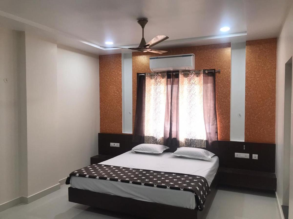Отель Sri Krishna Residency Eluru Экстерьер фото
