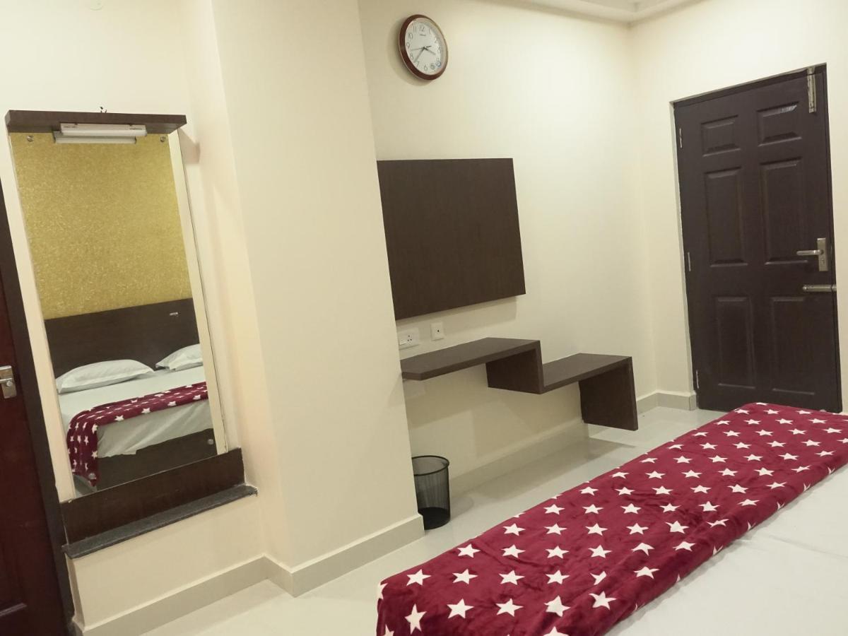Отель Sri Krishna Residency Eluru Экстерьер фото